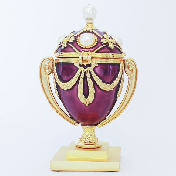 Joan Rivers The Lost Treasure Egg - Picture 2 of 5